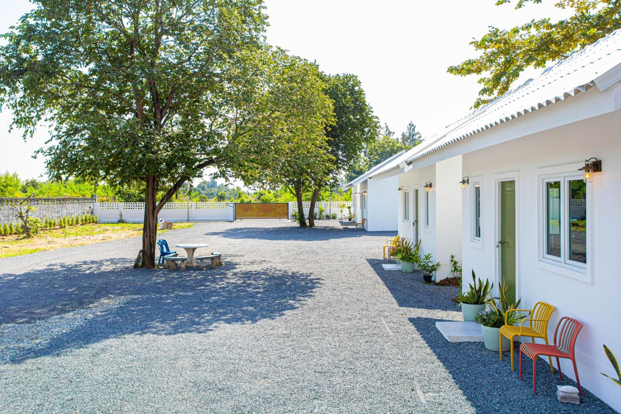 Vawa Guesthouse Kanchanaburi Bagian luar foto